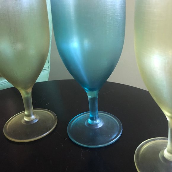 4 Plastic Wine Goblets Blue & Yellow-Green NWOT - Picture 3 of 6
